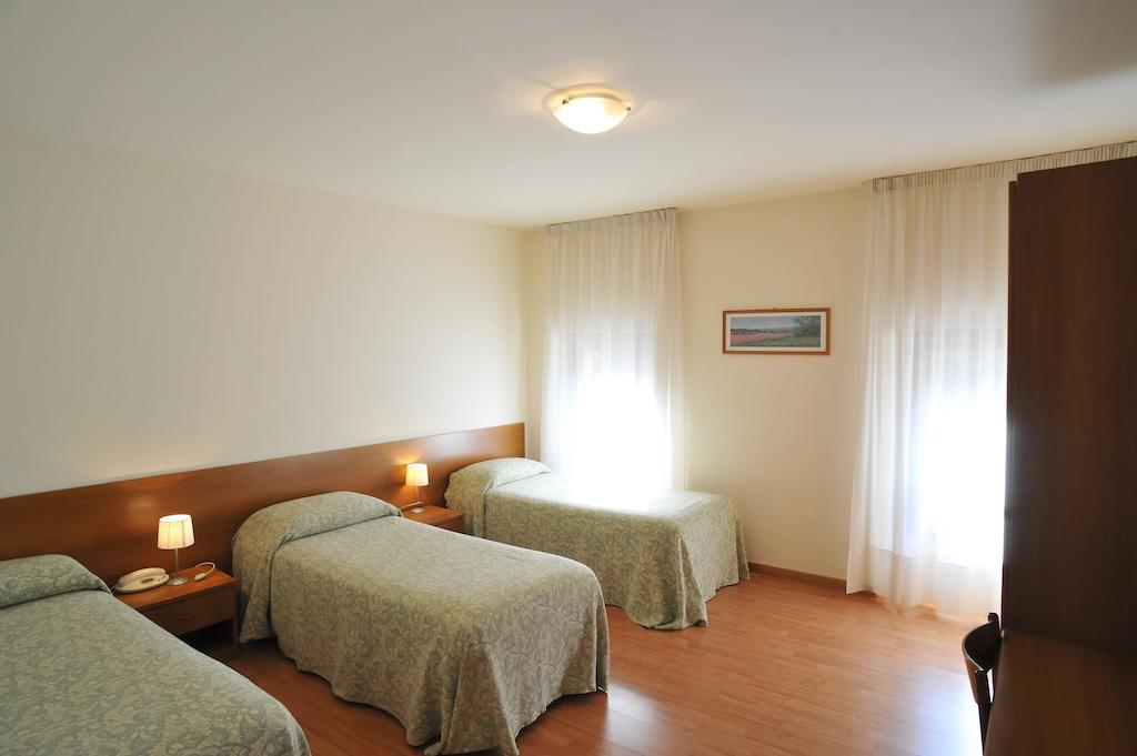 Albergo Croce D'Oro Dolcè Exteriér fotografie