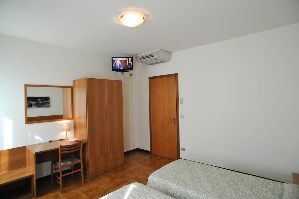 Albergo Croce D'Oro Dolcè Exteriér fotografie
