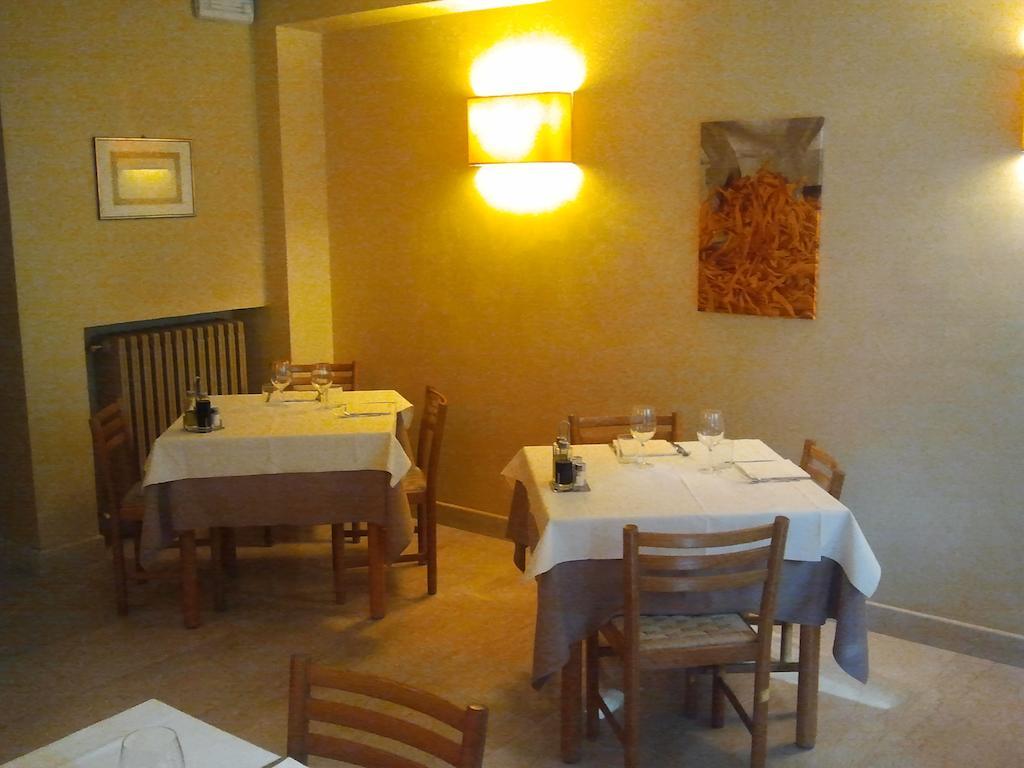 Albergo Croce D'Oro Dolcè Exteriér fotografie